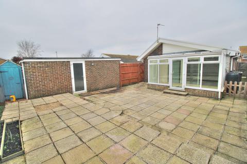 2 bedroom detached bungalow to rent, Gainsborough Crescent, Eastbourne BN23