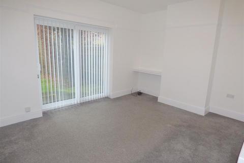 3 bedroom semi-detached house to rent, Dinas Lane, Huyton, Liverpool