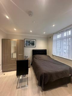 Studio to rent, Ascot Close Room 1 Ilford IG6 3AE