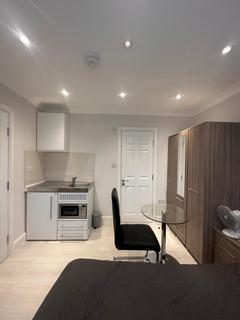 Studio to rent, Ascot Close Room 1 Ilford IG6 3AE