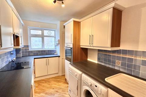 2 bedroom apartment to rent, Connaught Avenue, London E4