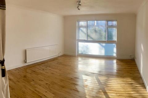 2 bedroom apartment to rent, Connaught Avenue, London E4