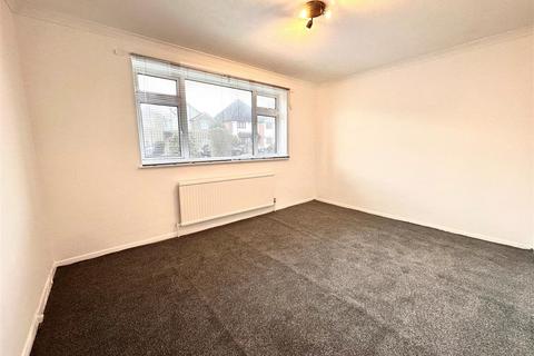 2 bedroom apartment to rent, Connaught Avenue, London E4