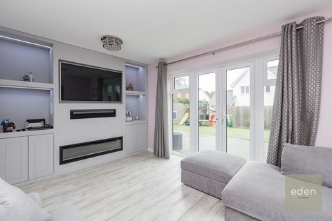 12 Ballard Road, Snodland, ME6 5FW