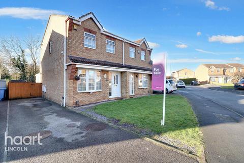 3 bedroom semi-detached house for sale, Lingfield Close, Saxilby