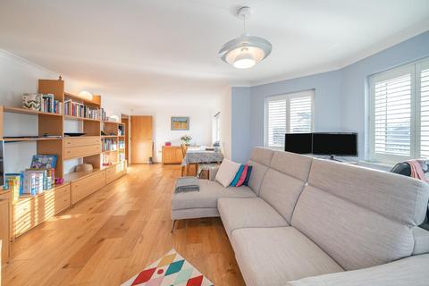 2 bedroom flat for sale, Albemarle Road, Beckenham