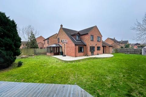 4 bedroom detached house to rent, Salisbury Grove, Giffard Park