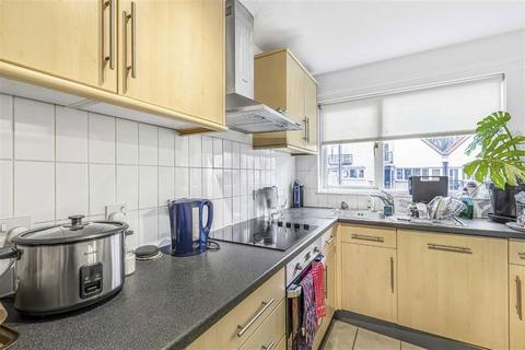 2 bedroom flat to rent, Admiral Place, London SE16