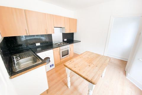 3 bedroom terraced house for sale, Woodville Road, London, E18