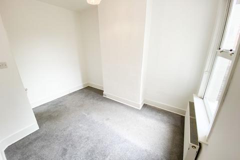 3 bedroom terraced house for sale, Woodville Road, London, E18