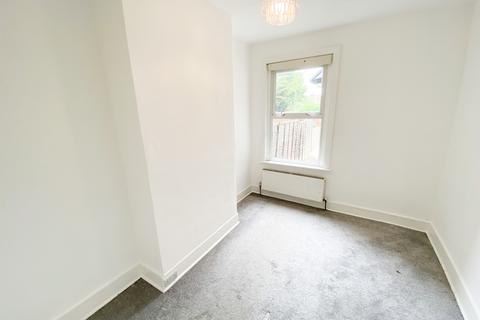 3 bedroom terraced house for sale, Woodville Road, London, E18