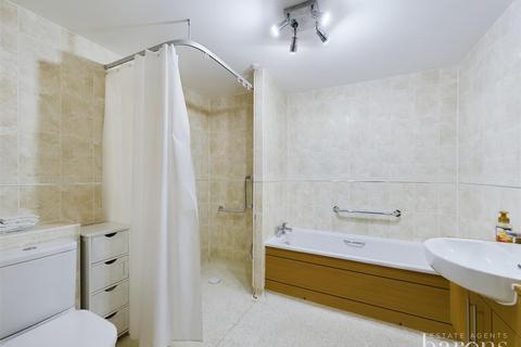 1 bedroom retirement property for sale, Lady Susan Court, Basingstoke RG21