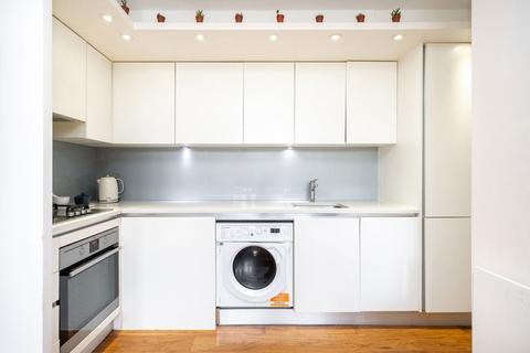 2 bedroom flat for sale, Archway Road, London N6