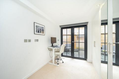 2 bedroom flat for sale, Archway Road, London N6