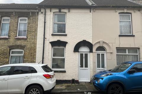 3 bedroom terraced house to rent, Chatham ME4