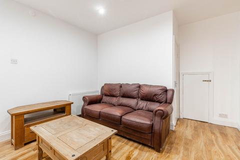 2 bedroom flat to rent, Goodrich Road, London