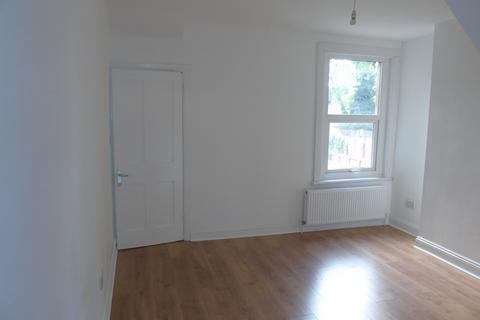 3 bedroom end of terrace house to rent, Newark Road, South Croydon CR2