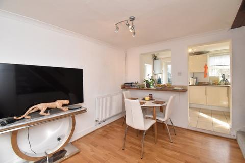 2 bedroom cottage to rent, Beech Road, Weybridge, KT13