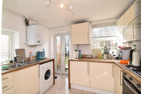 2 bedroom cottage to rent, Beech Road, Weybridge, KT13