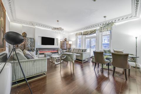 3 bedroom flat for sale, London W8