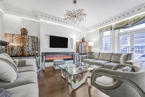 3 bedroom flat for sale, London W8