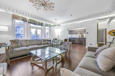 3 bedroom flat for sale, London W8
