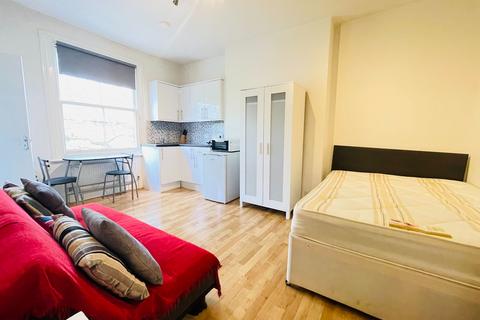 Studio to rent, London NW8