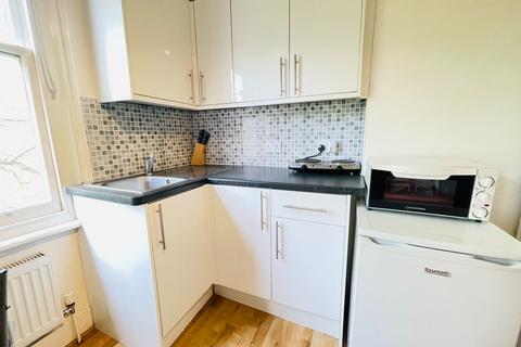 Studio to rent, London NW8