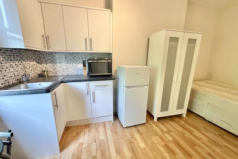 Studio to rent, London NW8