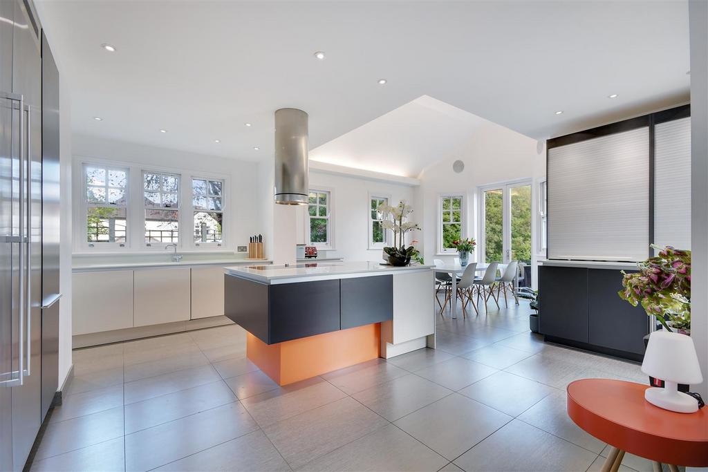 Kitchen/Breakfast/Family Area