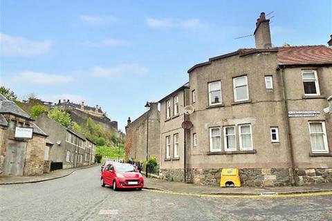 3 bedroom flat to rent, Lower Castlehill, Stirling, FK8