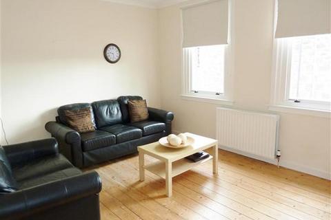 3 bedroom flat to rent, Lower Castlehill, Stirling, FK8