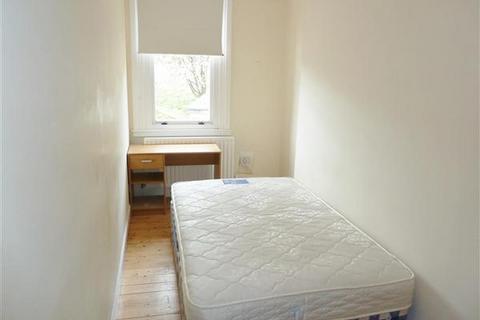 3 bedroom flat to rent, Lower Castlehill, Stirling, FK8