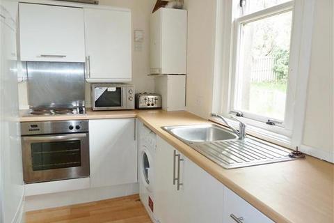 3 bedroom flat to rent, Lower Castlehill, Stirling, FK8