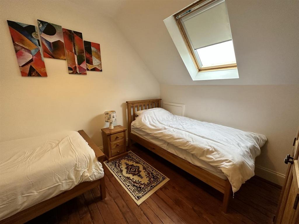 Bedroom 4.JPEG