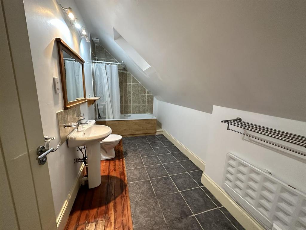 Bathroom 2.JPEG