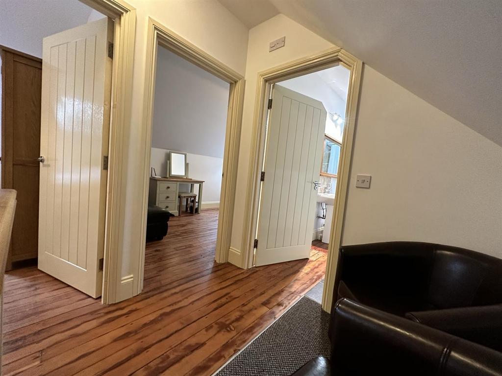 Hallway.JPEG