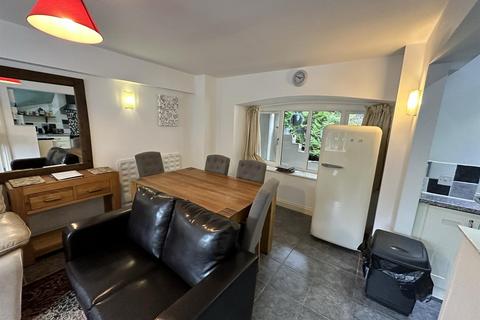 3 bedroom end of terrace house to rent, Kingsbridge