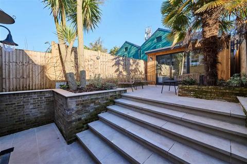 26 Reynolds Place, London, SE3 8SX