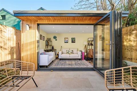 26 Reynolds Place, London, SE3 8SX