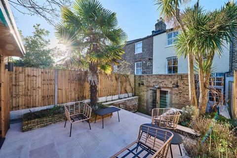 26 Reynolds Place, London, SE3 8SX