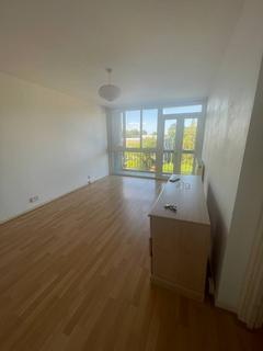 2 bedroom flat to rent, Ashbourne Close, London N12