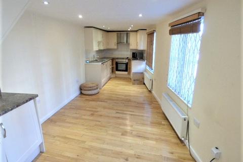 3 bedroom house to rent, Medway Road, Bow E3