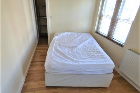 3 bedroom house to rent, Medway Road, Bow E3