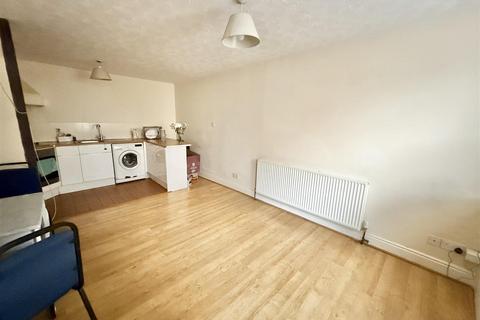 2 bedroom terraced house to rent, Leaside Walk, Ware SG12