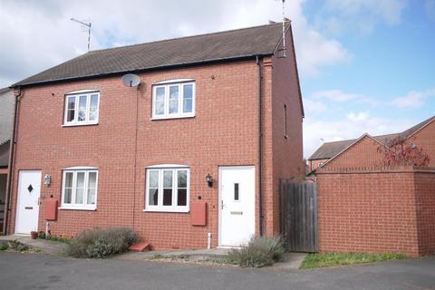 2 bedroom terraced house to rent, Chaucer Close, Stratford-upon-Avon