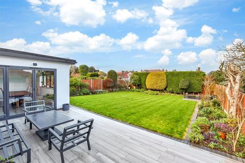 15 Capel Close, Kingsgate, Broadstairs, CT10 3LR