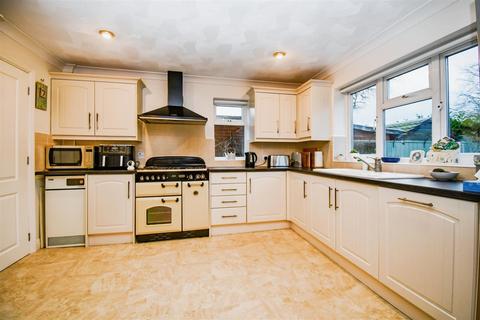 4 bedroom detached house for sale, Bell Close, Tweendykes, Hull