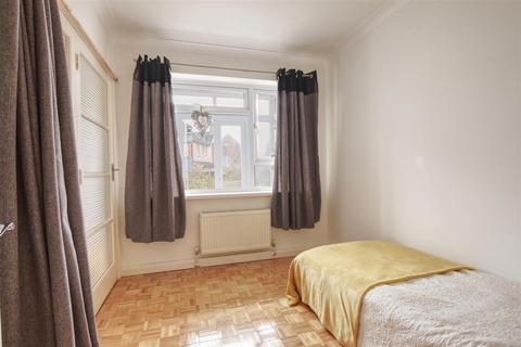 2 bedroom flat for sale, Manor Road, Bexhill-On-Sea