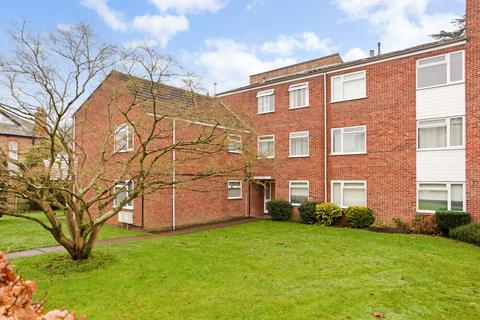 1 bedroom flat for sale, Lindley Court, Glamorgan Road, Hampton Wick, Kingston upon Thames KT1